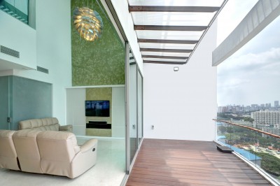 Holland 2-lvl Penthouse - Balcony & Living Area
